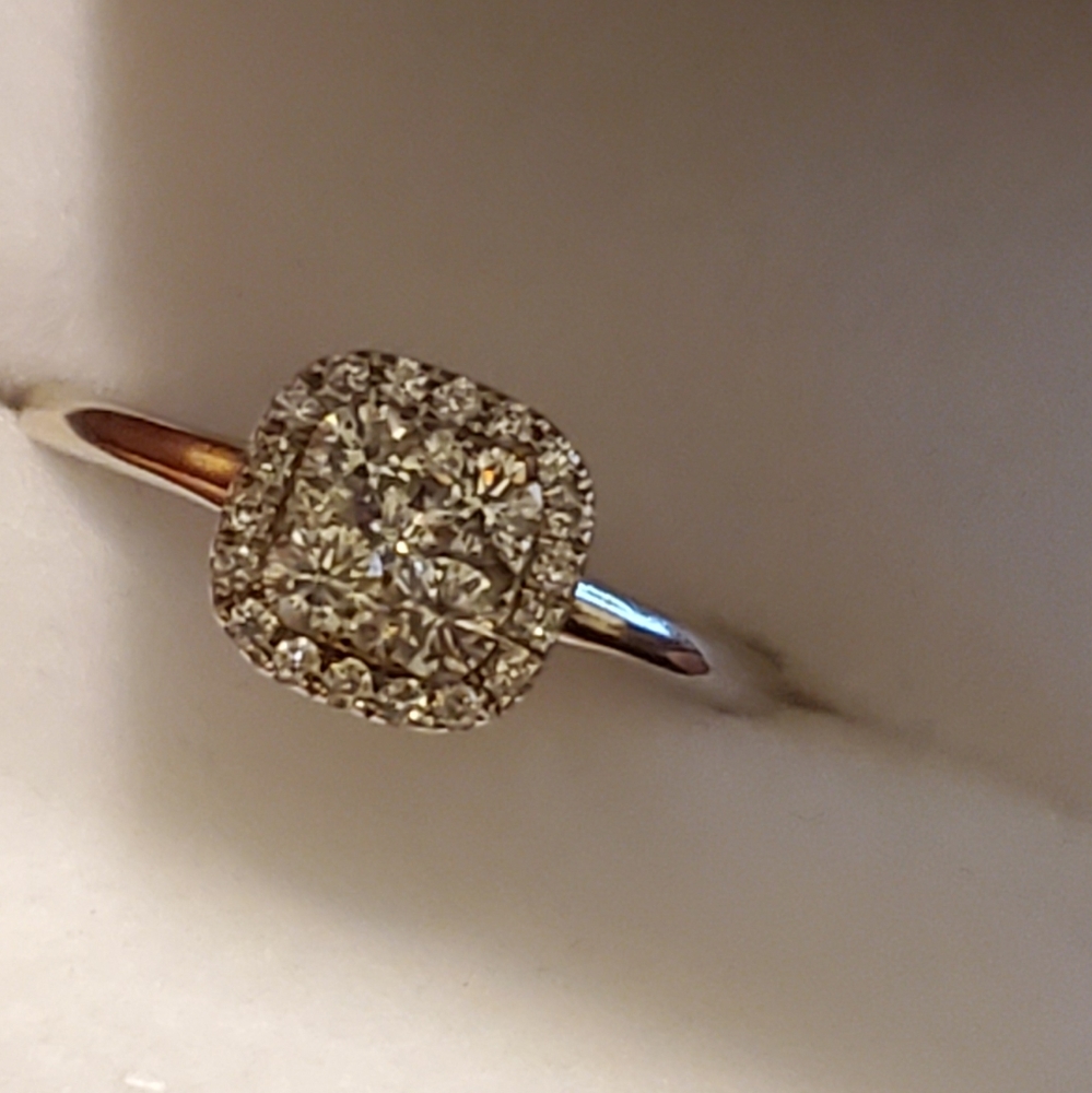14kt Gold Diamond Ring 7